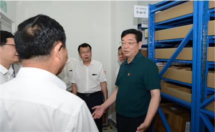 河南航投黨委書(shū)記、董事長(zhǎng)張明超 深入中原龍浩開(kāi)展“不忘初心、牢記使命”主題教育調(diào)研